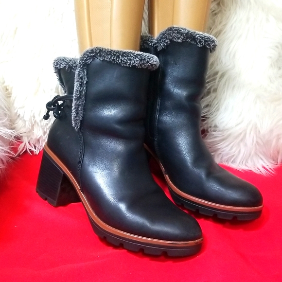 NATURALIZER VALENE ANKLE BOOTS - Picture 1 of 10